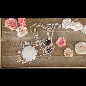 🌺 White/Ivory Beaded necklace